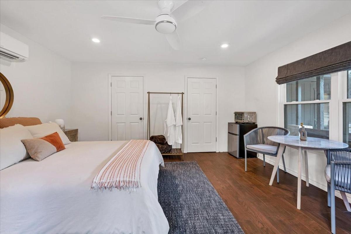 Relaxing Alpaca Ranch Mins From Downtown Wimberley Villa ภายนอก รูปภาพ