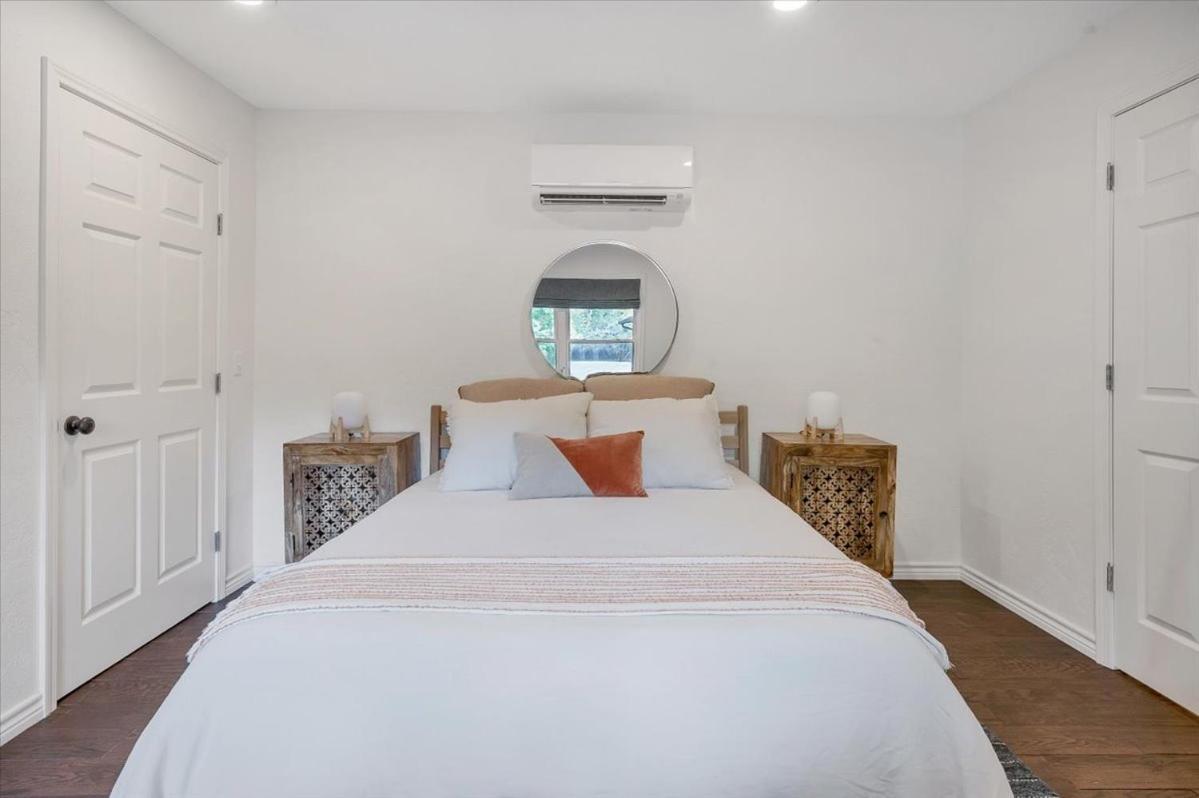 Relaxing Alpaca Ranch Mins From Downtown Wimberley Villa ภายนอก รูปภาพ