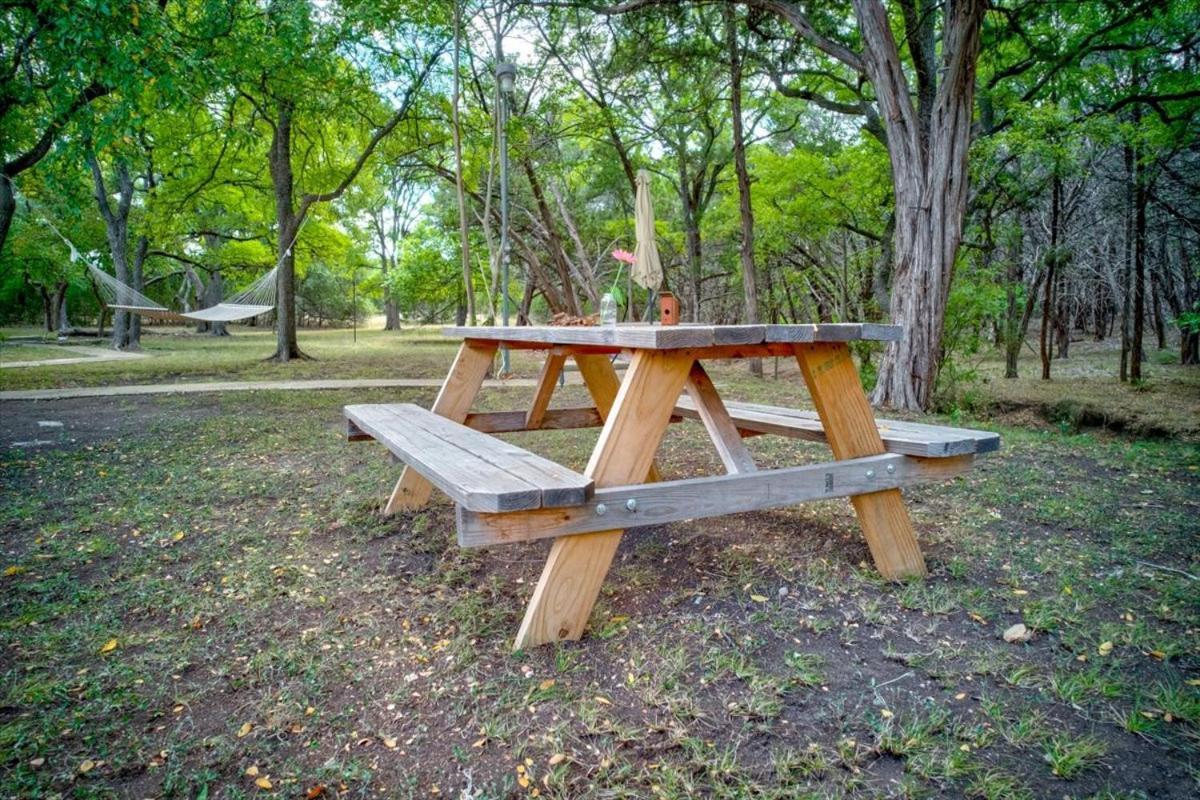 Relaxing Alpaca Ranch Mins From Downtown Wimberley Villa ภายนอก รูปภาพ
